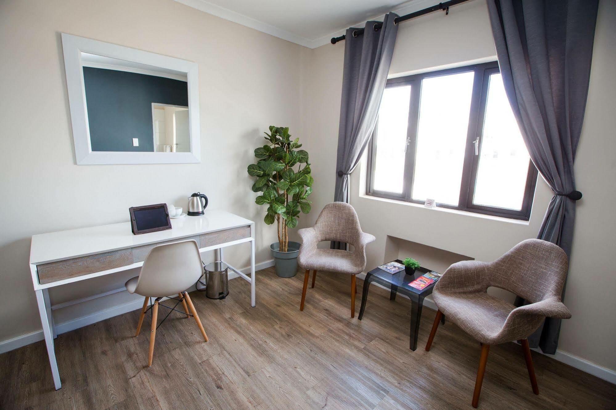 New National And Conference Hotel Parow